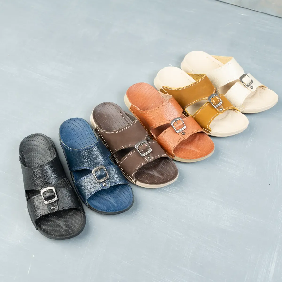 شبشب خليجي طبي جلد طبيعي بقري 100% من LEVA بنعل برادا مريح وخياطة قوية