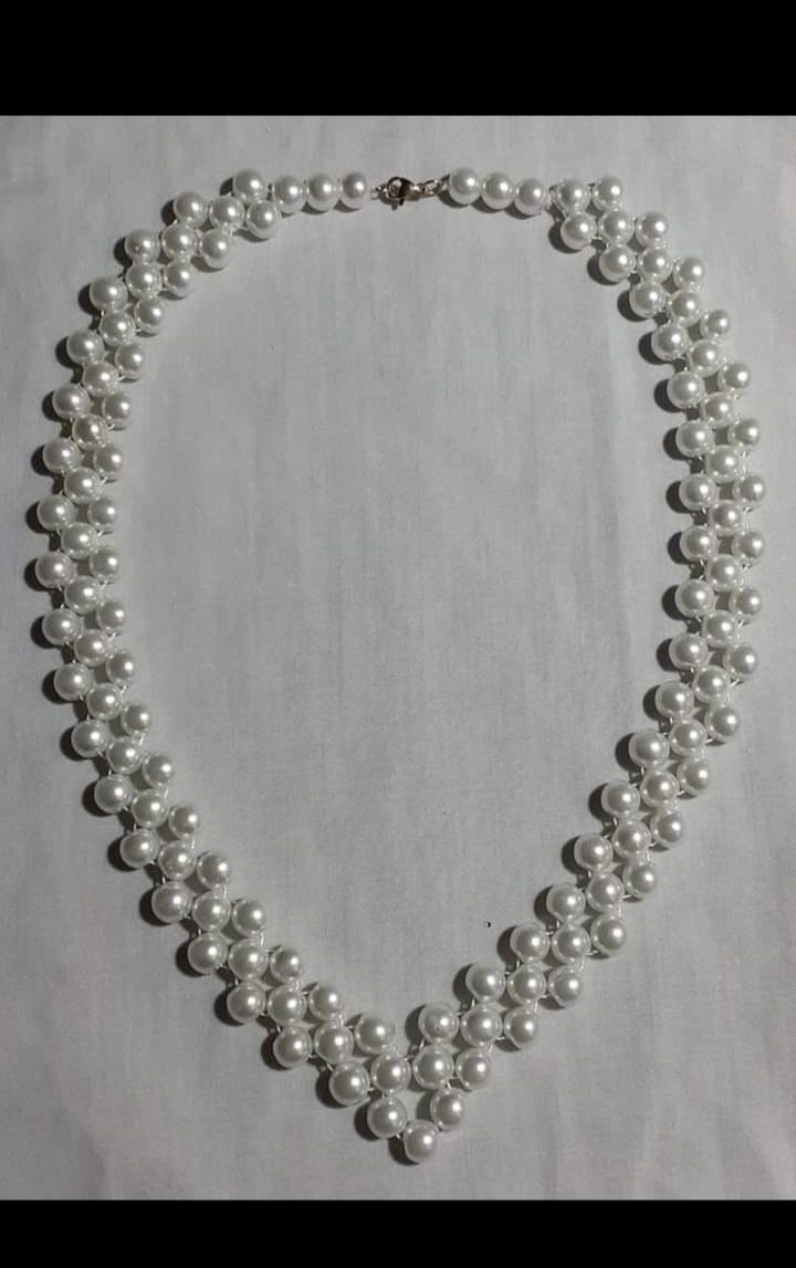 عقد شيك وأنيق