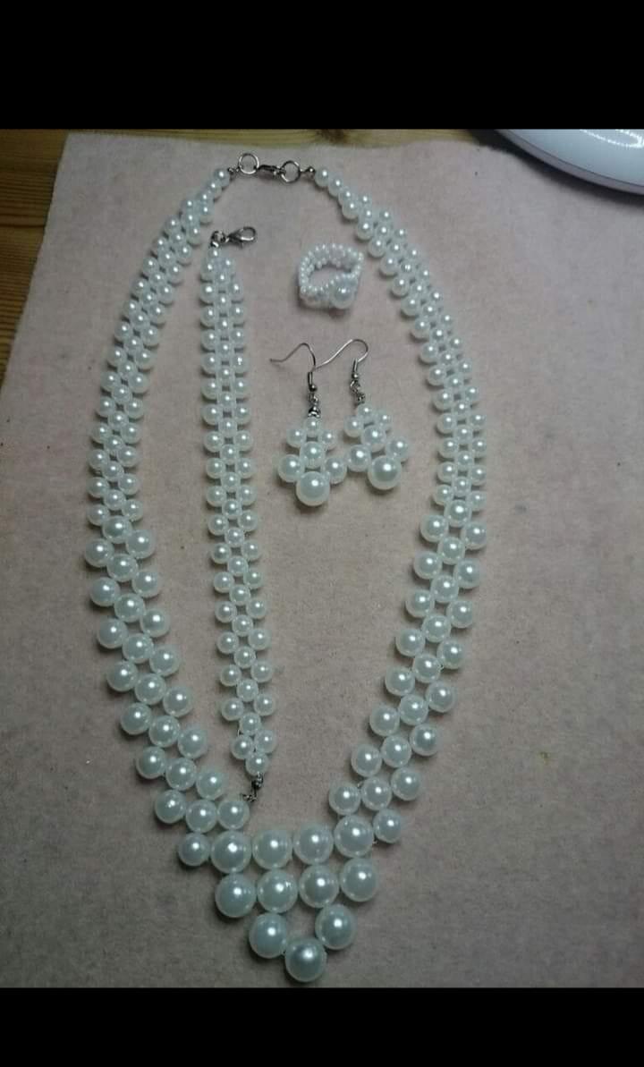 طقم عقد وحلق وخاتم وانسيال