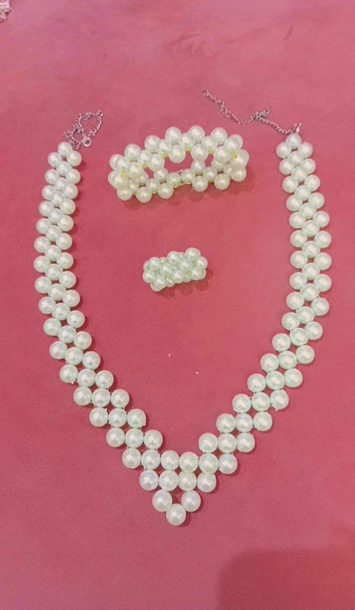 عقد شيك وجميل