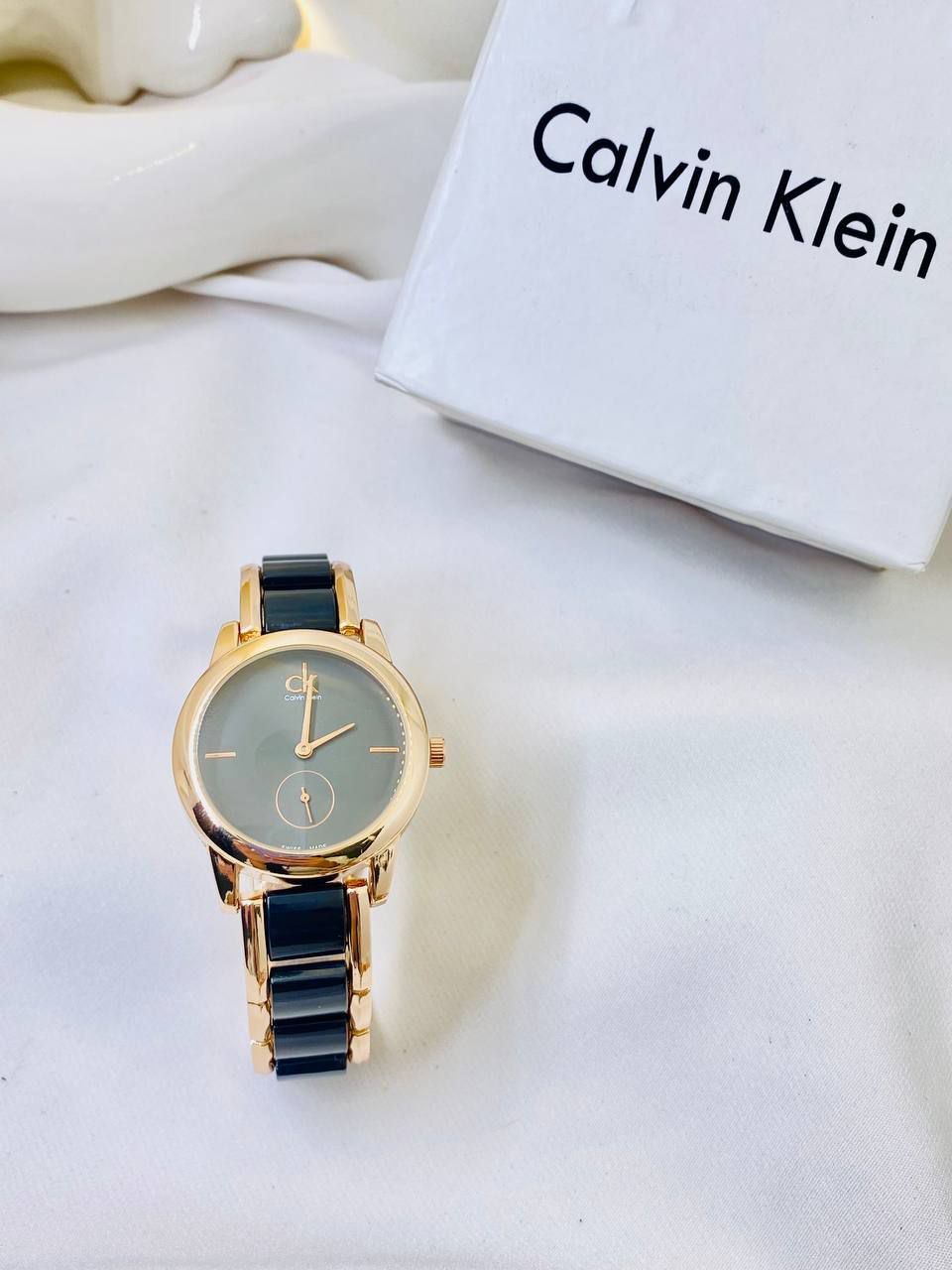  Calvin Klein - image 2