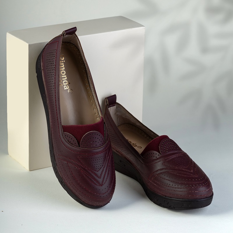 حذاء طبي نسائي بكعب من Rimonda Shoes – جلد نوبيك مطرز يدويًا