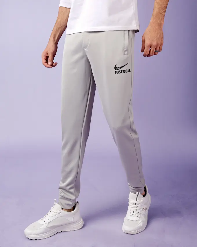 بنطلون NIKE رجالي خامة غطس – لوجو بارز وألوان مميزز