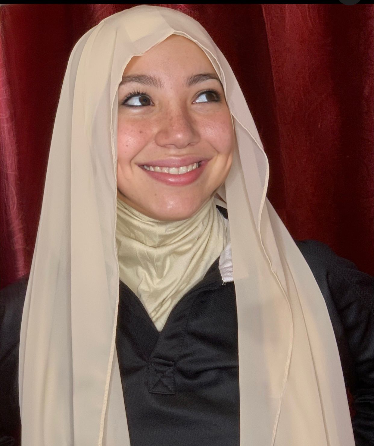 SMART HIJAB | الحجاب الذكي ( بيج فاتح )