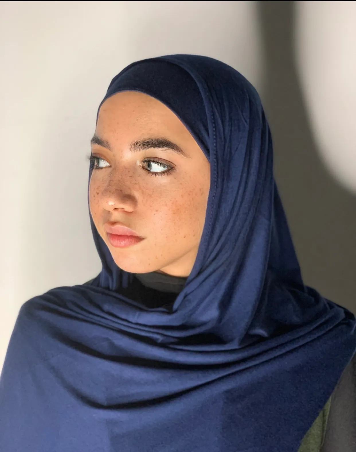 الطرحه الجل بالبندانه ( كحلي )