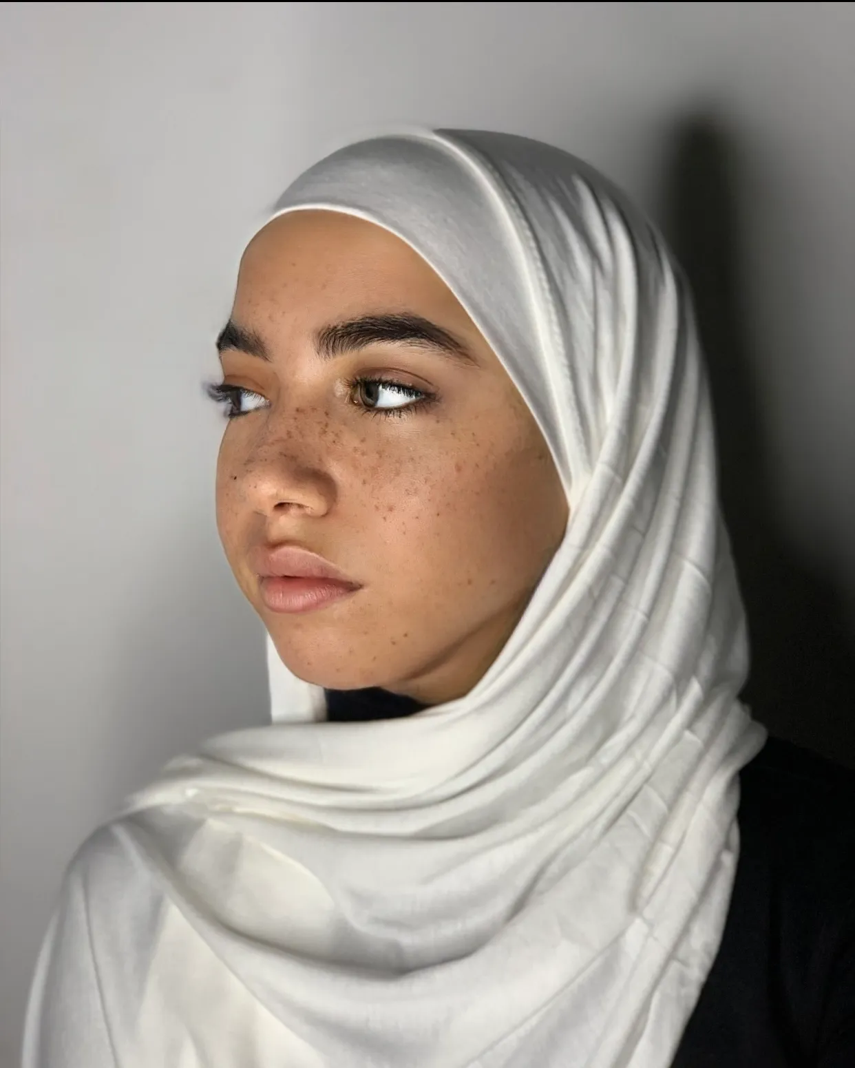 الطرحه الجل بالبندانه ( اوف وايت )