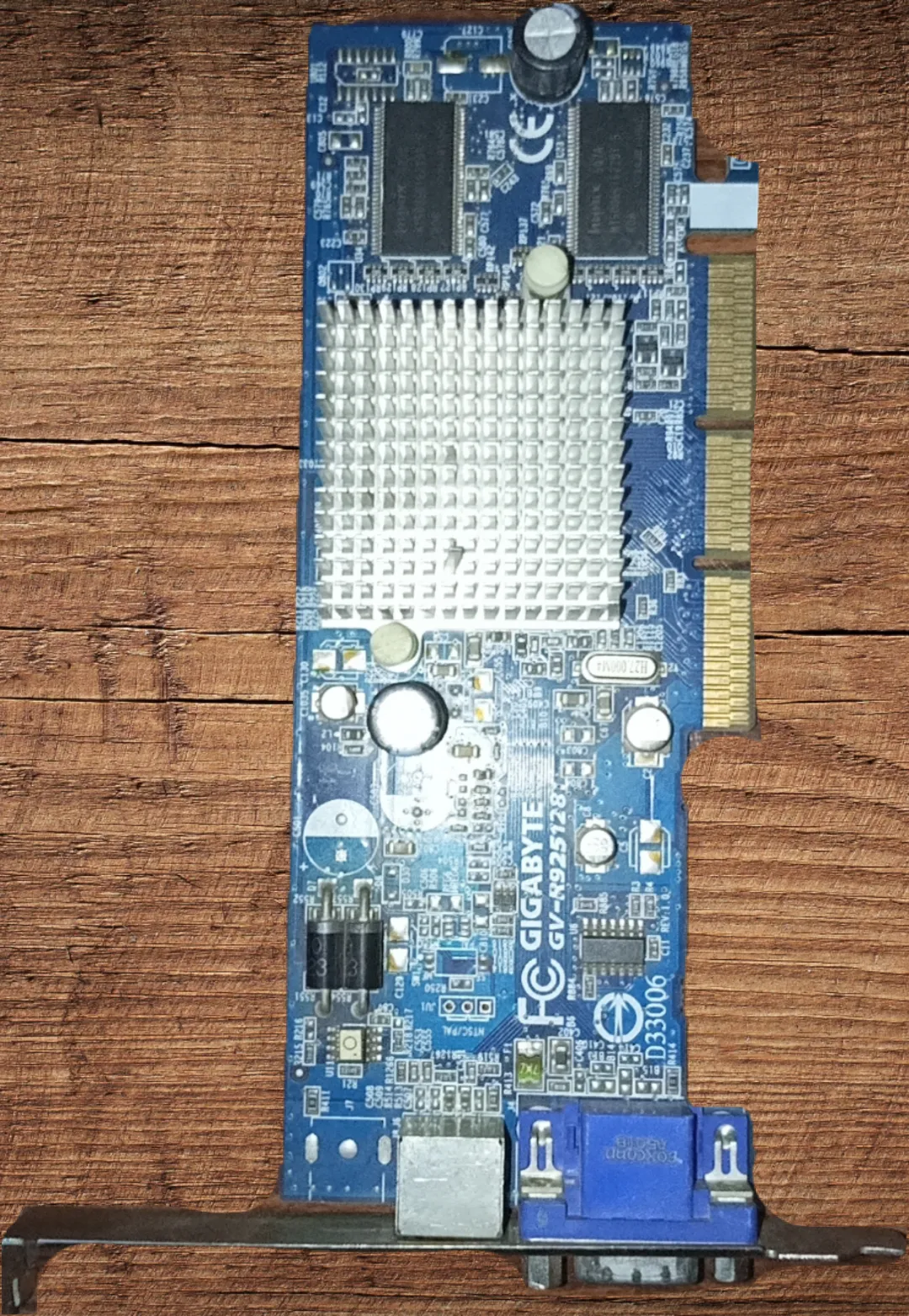 GIGABYTE Radeon 9250 128MB DDR AGP 4X/8X Graphics Card GV-R925128T