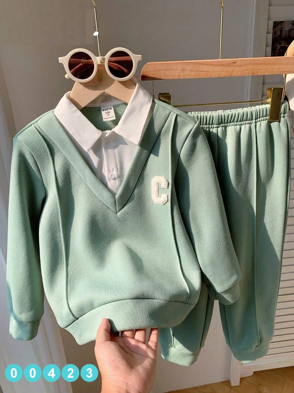 سويتشيرت ب شيميز و بنطلون