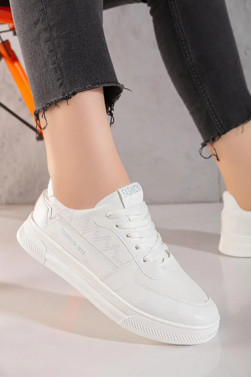 كوتشي حريمي فلات Zigzag D9 جلد عالي الجودة