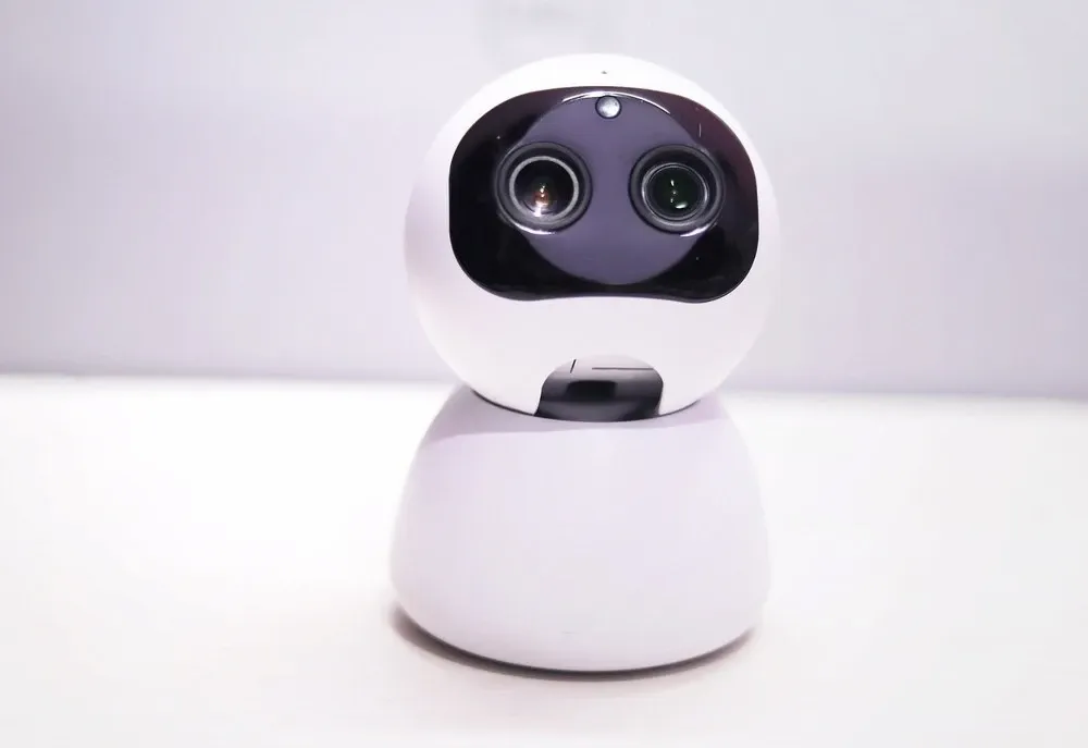 كاميرا مراقبة ذكية بانورامية 1080P مع تكبير 10x وتحكم 360°