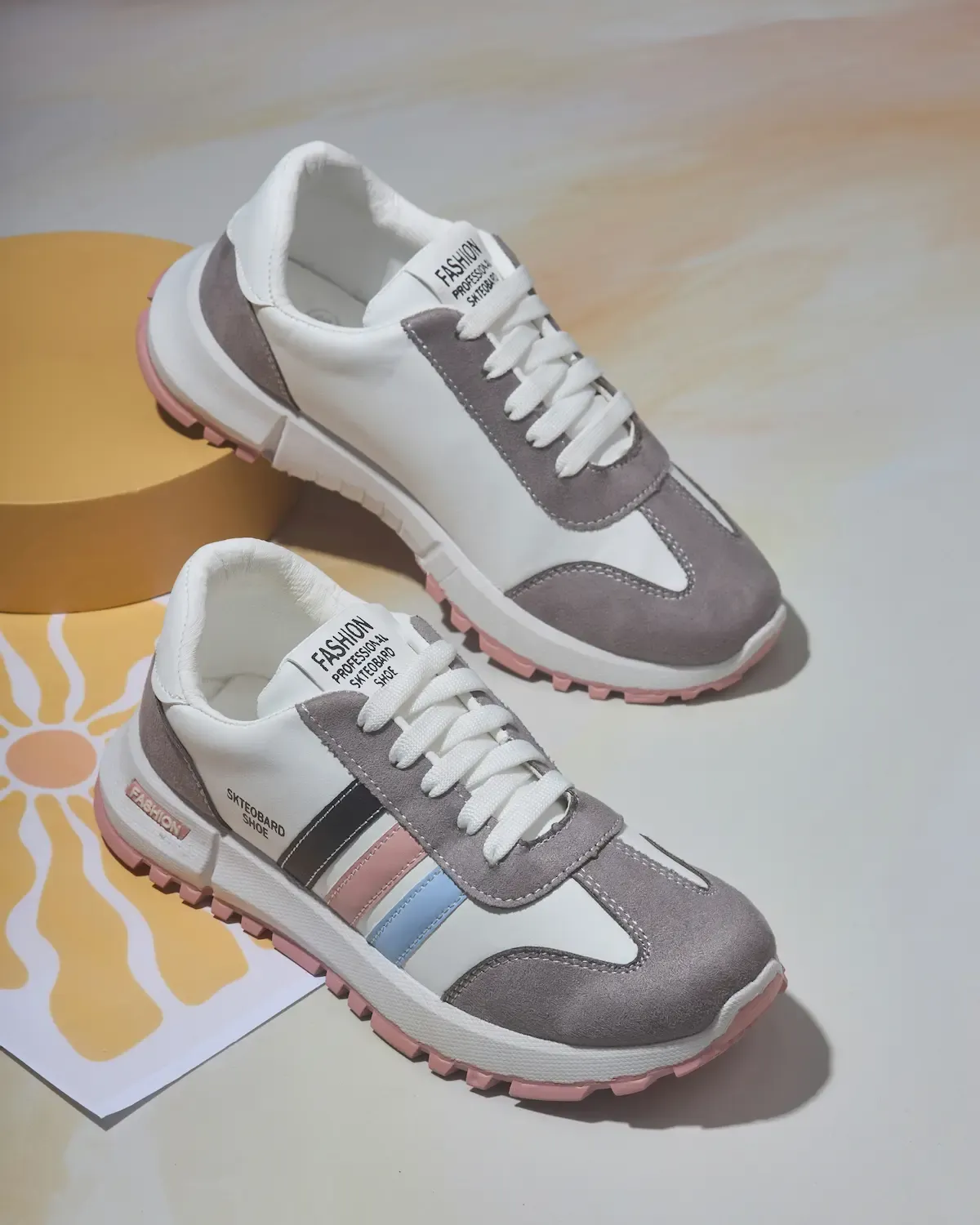 كوتشي حريمي جلد B315 | ألوان متداخلة عصرية