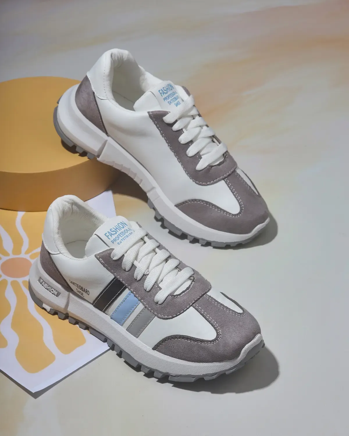 كوتشي حريمي جلد B315 | ألوان متداخلة عصرية