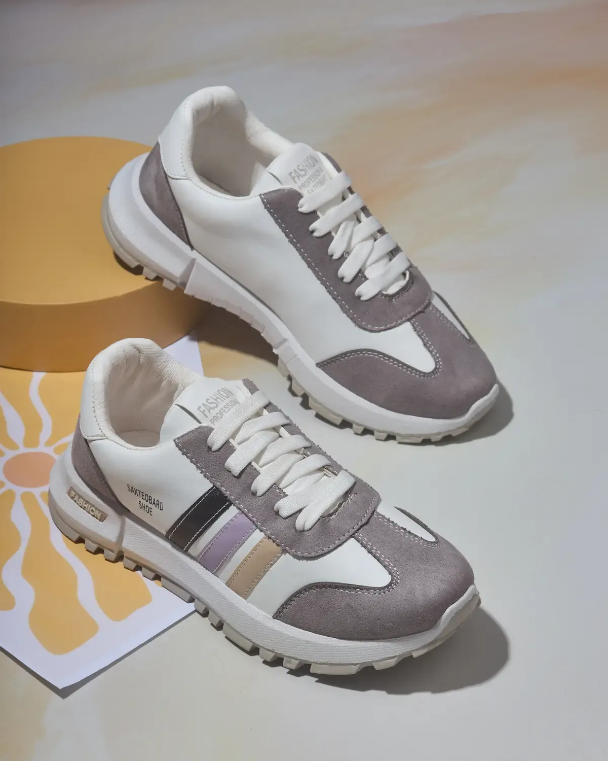 كوتشي حريمي جلد B315 | ألوان متداخلة عصرية