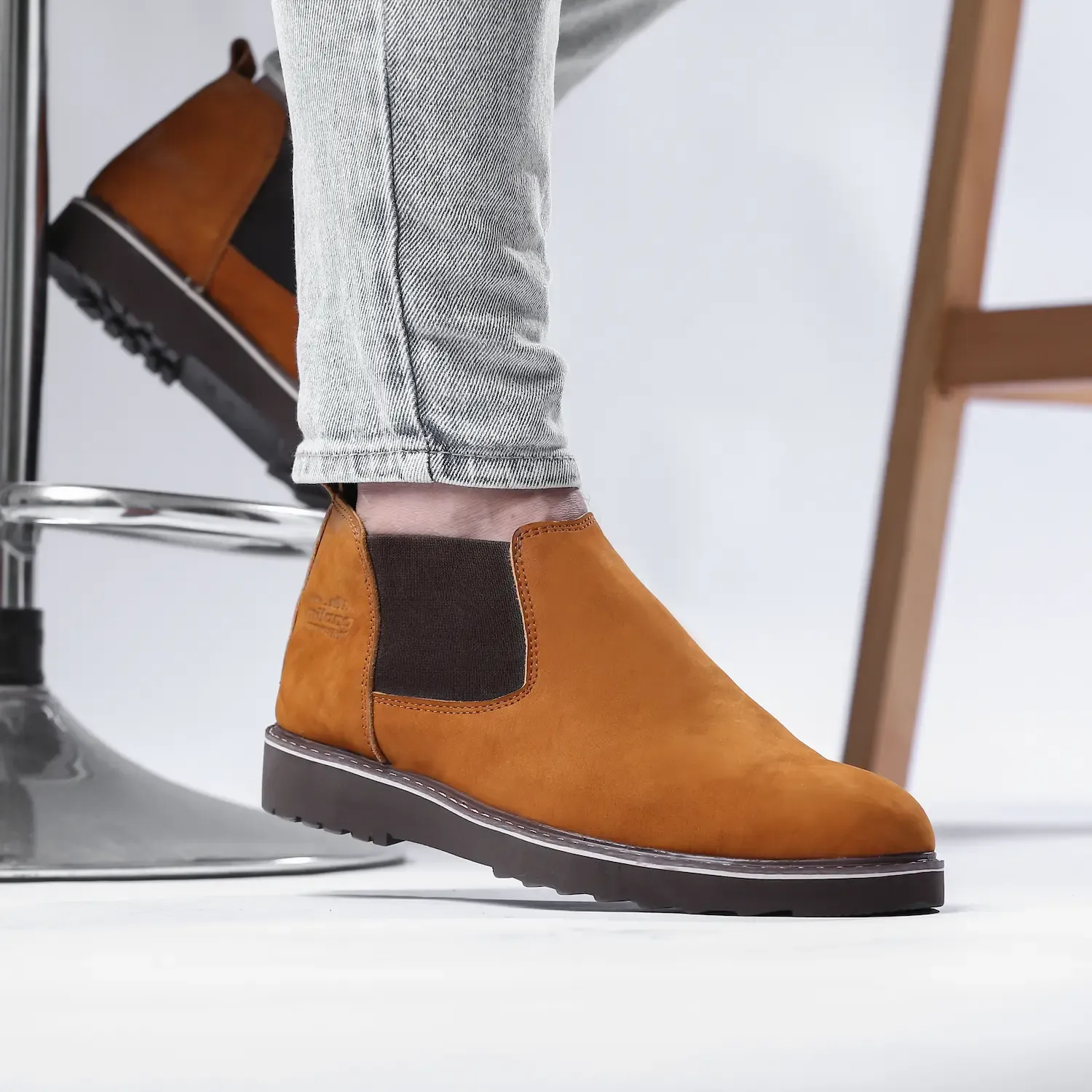 حذاء ميلانو M7 شامواه طبيعي