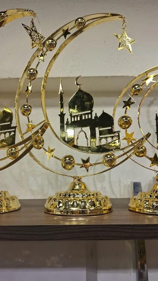 ديكور رمضان هلال وجامع كبير – مجسم معدني ذهبي لتزيين الطاولات والرفوف