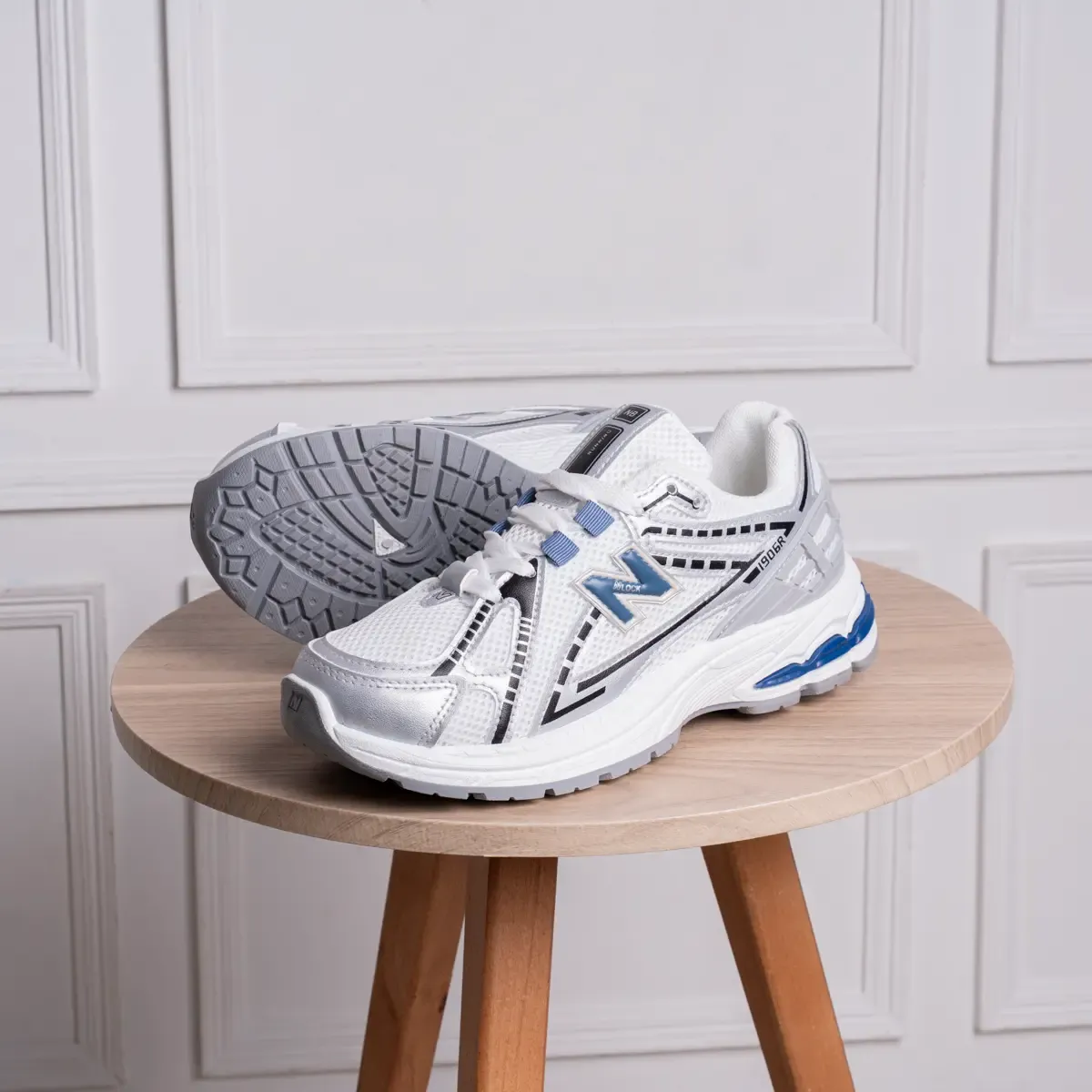 كوتشي New Balance حريمي بضمان سنة