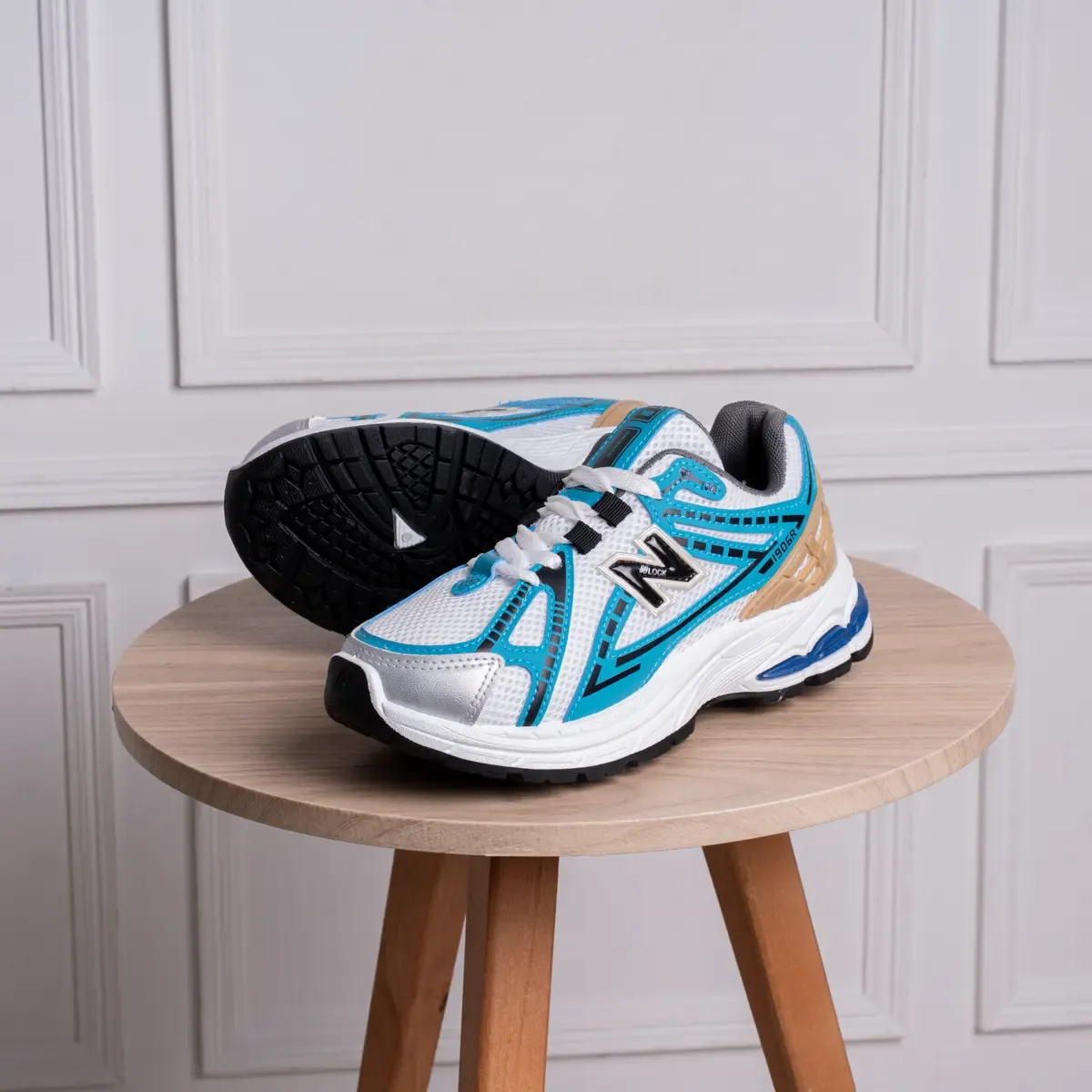 كوتشي New Balance حريمي بضمان سنة