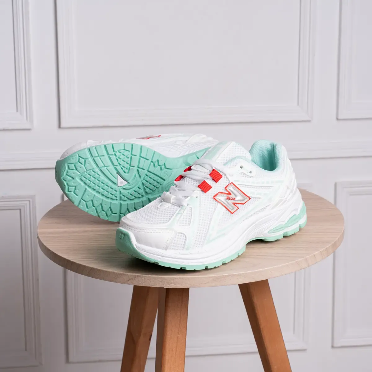 كوتشي New Balance حريمي بضمان سنة
