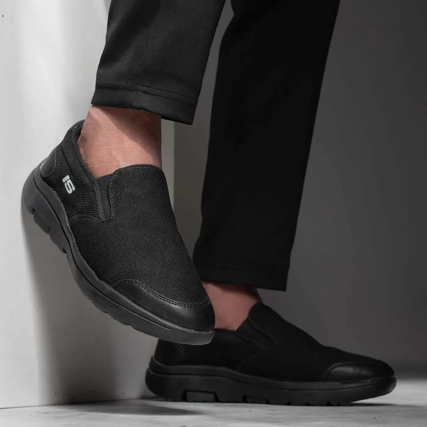 اسكيتشر رجالي تريكو ليكرا نعل ايفا طبي ميلانو M25 خفيف ومريح للمشي