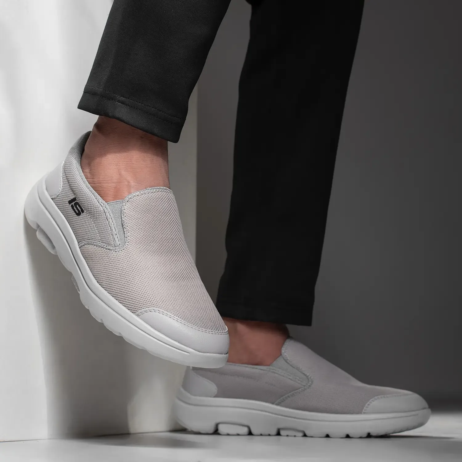 اسكيتشر رجالي تريكو ليكرا نعل ايفا طبي ميلانو M25 خفيف ومريح للمشي